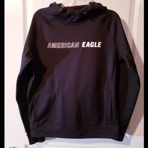 Fitted athletic pullover hoodie